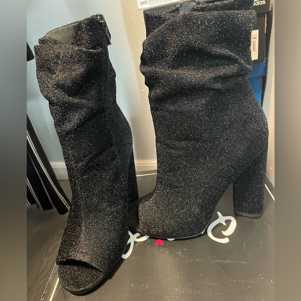 Qupid Black glittery open-toe booties
